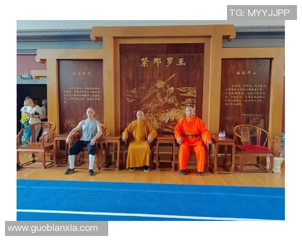 少林寺方丈赠送足球明星定制法衣传递武术与体育的融合精神